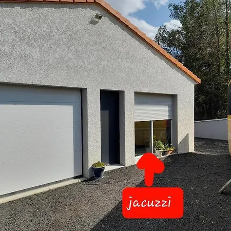 Kemping Caravane Et Jacuzzi *