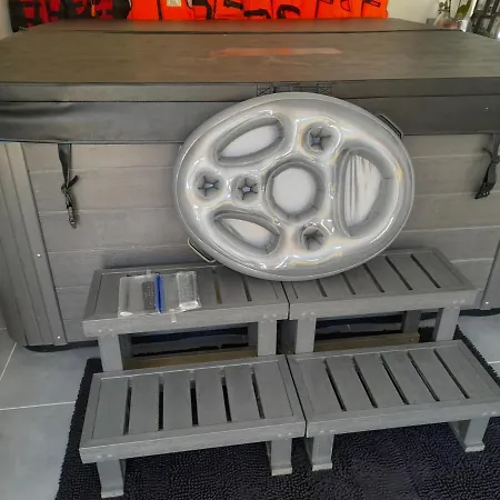 Caravane Et Jacuzzi Kemping Yronde-et-Buron