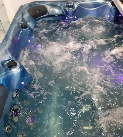 Kemping Caravane Et Jacuzzi Yronde-et-Buron